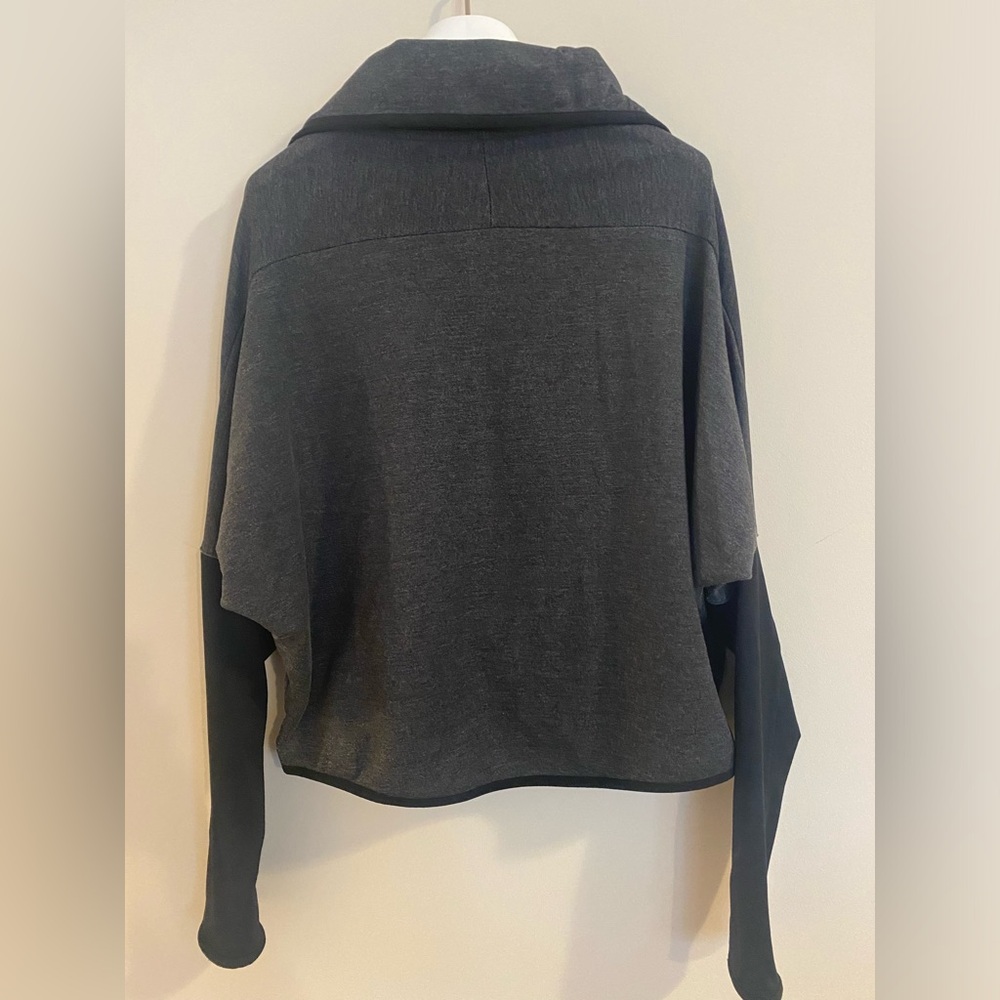 Women’s Nike Bold & Fearless Grey & Black Dri-Fit Jacket, Size L - Picture 3 of 7